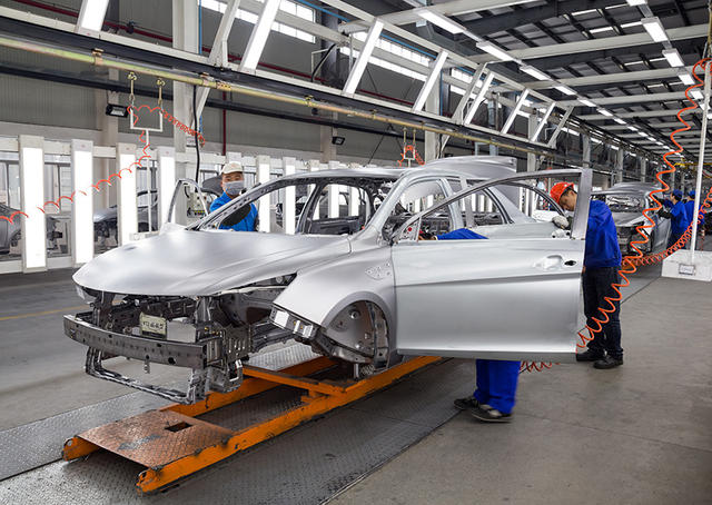 Comment l'usinage CNC multi-axe gère-t-il les défis de la géométrie aérospatiale?